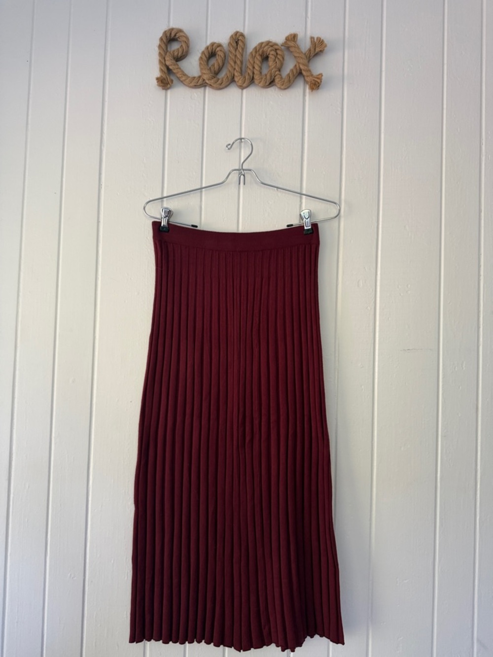 Rib Knit Pleated Knit Midi Skirt - Burgundy Medium